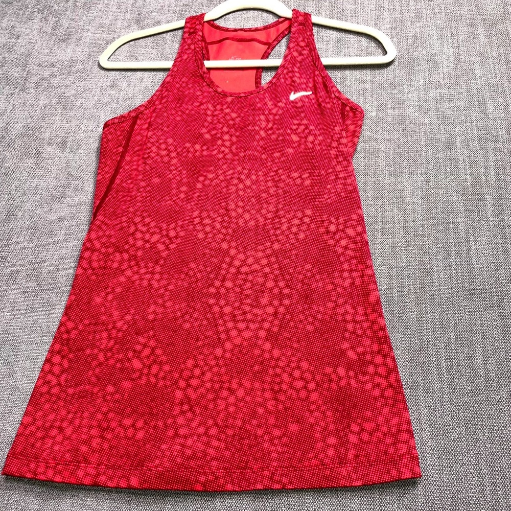 Nike Betterworld Dri Fit Tank Top Women Medium Red Geometric Dot Print Racerback
